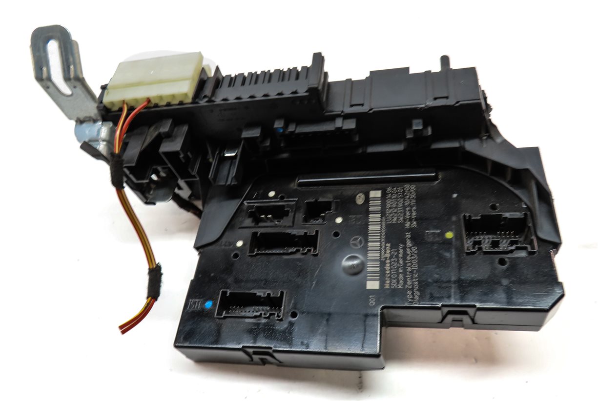 Thumbnail 5: 2013 MERCEDES E350 (W212) REAR SIGNAL ACQUISITION SAM CONTROL MODULE FUSE BOX