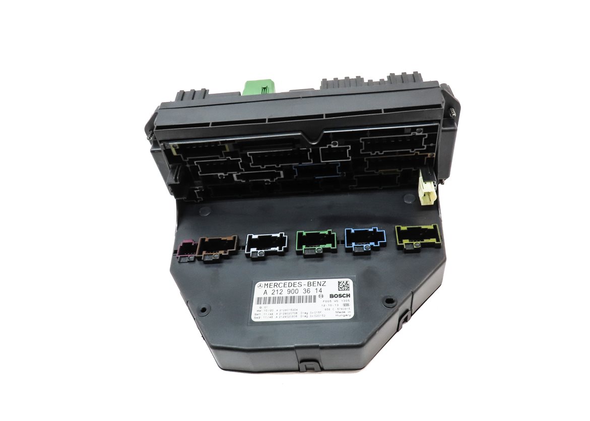 Thumbnail 2: 2013 MERCEDES E350 (W212) FRONT SIGNAL ACQUISITION SAM MODULE w/ FUSE BOX