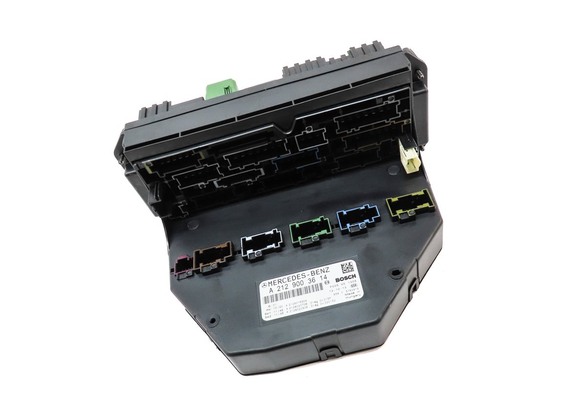 Thumbnail 3: 2013 MERCEDES E350 (W212) FRONT SIGNAL ACQUISITION SAM MODULE w/ FUSE BOX