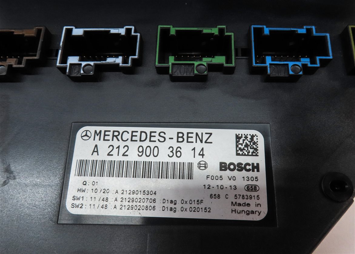 Thumbnail 4: 2013 MERCEDES E350 (W212) FRONT SIGNAL ACQUISITION SAM MODULE w/ FUSE BOX