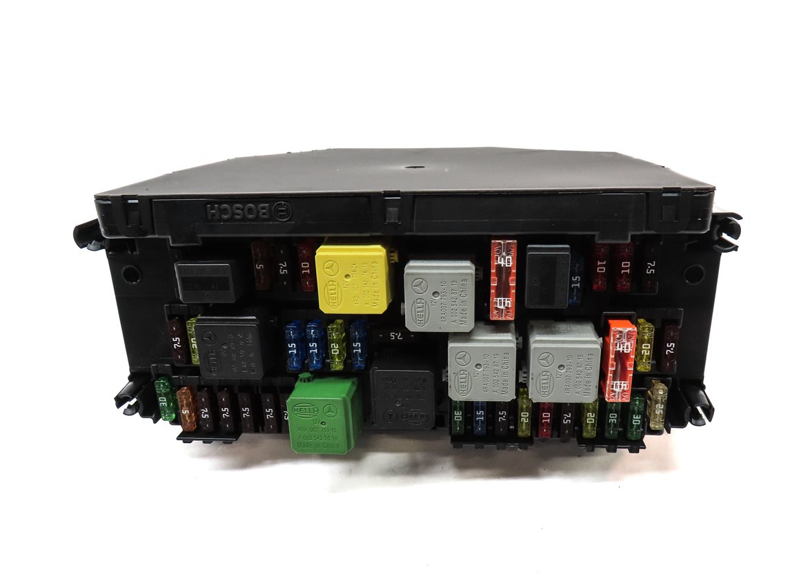 Thumbnail 5: 2013 MERCEDES E350 (W212) FRONT SIGNAL ACQUISITION SAM MODULE w/ FUSE BOX