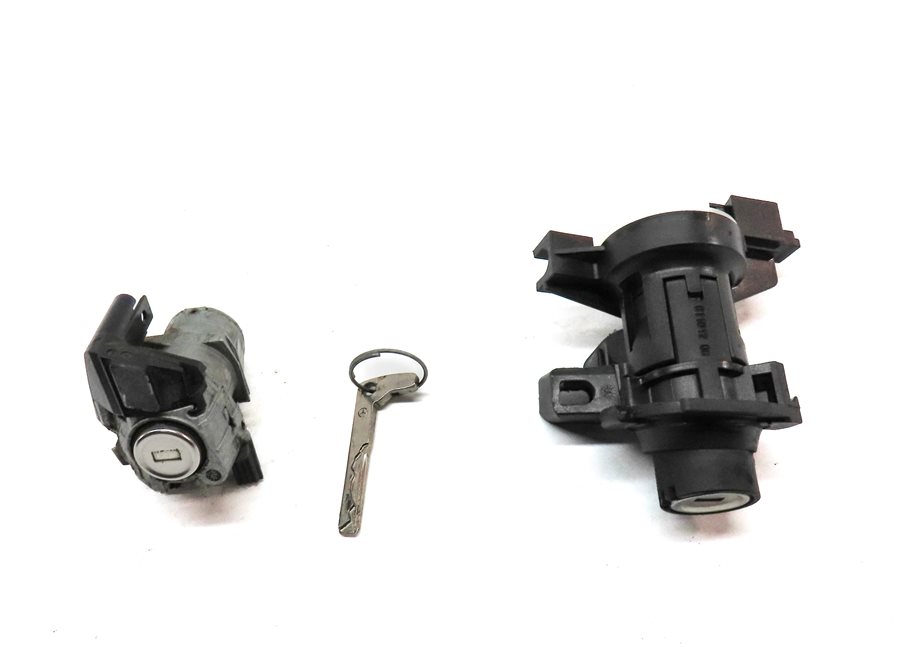 Thumbnail 2: 2013 MERCEDES E350 (W212) FRONT DRIVER DOOR HANDLE TRUNK LOCK CYLINDER KEY SET/3