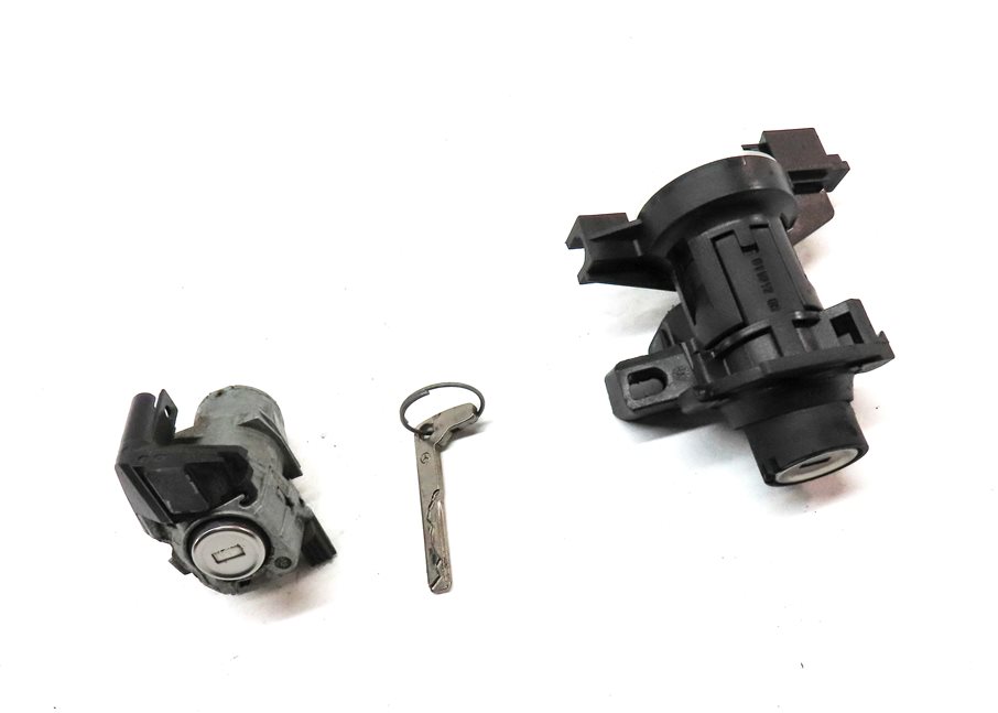 Thumbnail 3: 2013 MERCEDES E350 (W212) FRONT DRIVER DOOR HANDLE TRUNK LOCK CYLINDER KEY SET/3