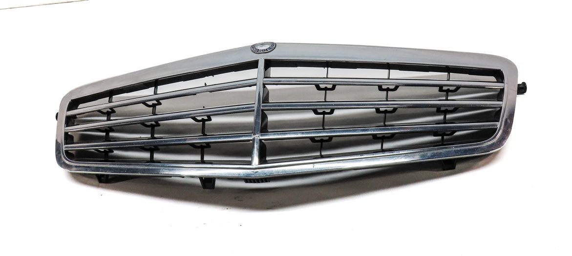 Thumbnail 2: 2010-2013 MERCEDES E300 E350 E400 E550 E63 AMG (W212) FRONT UPPER HOOD GRILLE