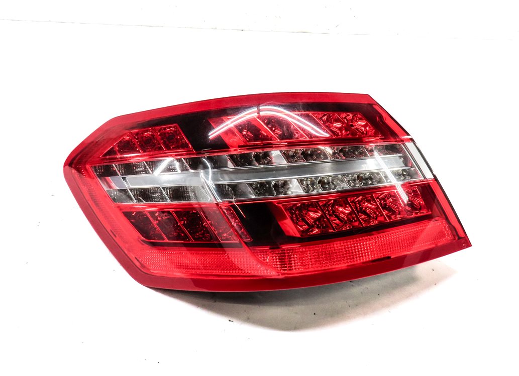 Thumbnail 3: 10-13 MERCEDES E-CLASS (W212) SEDAN LEFT DRIVER REAR TAILLIGHT BRAKE LIGHT LAMP
