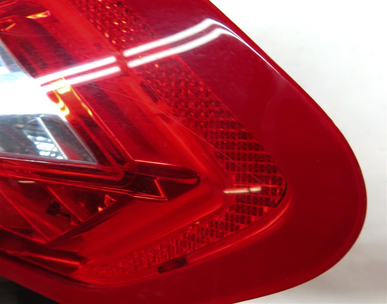 Thumbnail 7: 10-13 MERCEDES E-CLASS (W212) SEDAN LEFT DRIVER REAR TAILLIGHT BRAKE LIGHT LAMP