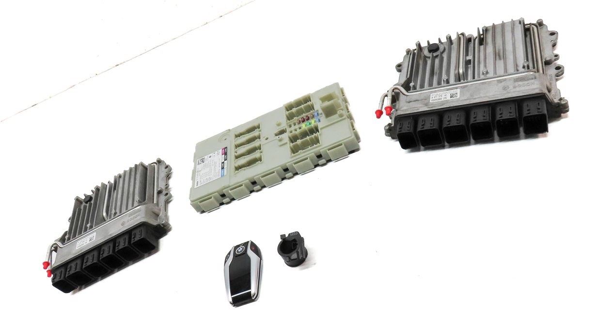 Thumbnail 4: 2016-2019 BMW M550i 750i ALPINA B7 (G11) BODY ENGINE CONTROL MODULE & KEY SET
