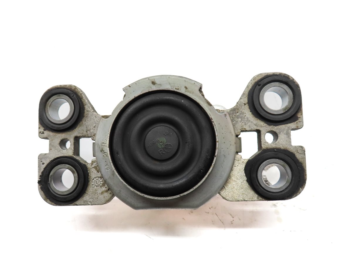Thumbnail 2: 2016 RANGE ROVER EVOQUE (L538) 2.0L TURBO REAR AUTO TRANSMISSION MOUNT BRACKET