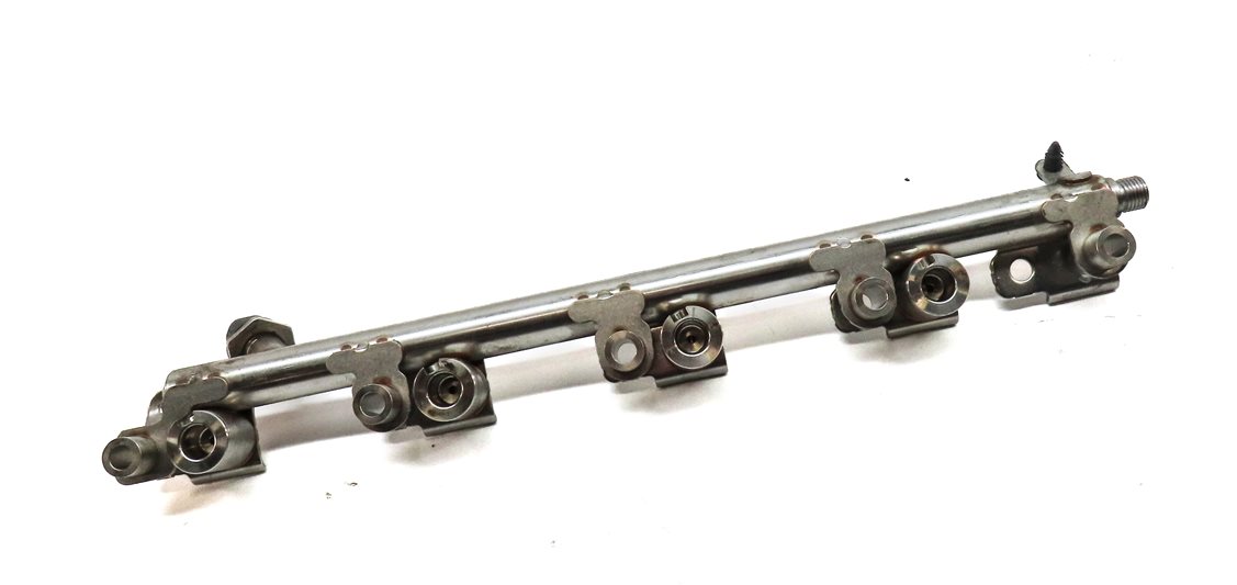 2016 RANGE ROVER EVOQUE (L538) 2.0L TURBO ENGINE FUEL RAIL w/ PRESSURE SENSOR