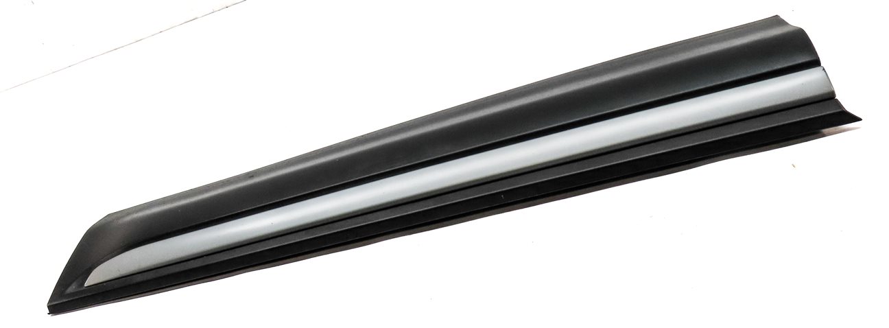 Thumbnail 3: 12-19 RANGE ROVER EVOQUE L538 FRONT RIGHT PASSENGER EXTERIOR LOWER DOOR TRIM
