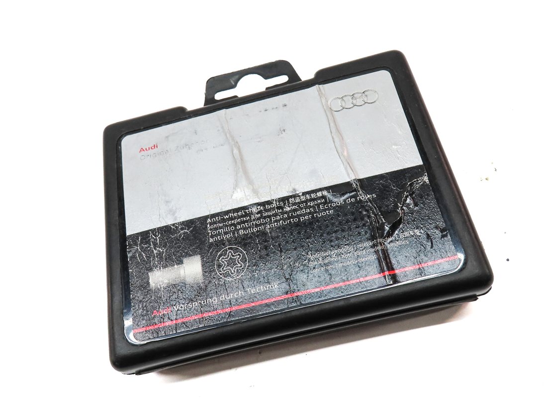 Thumbnail 3: 2014 AUDI Q5 (B8 8R) WHEEL RIM LUG KEY SET w/ CASE