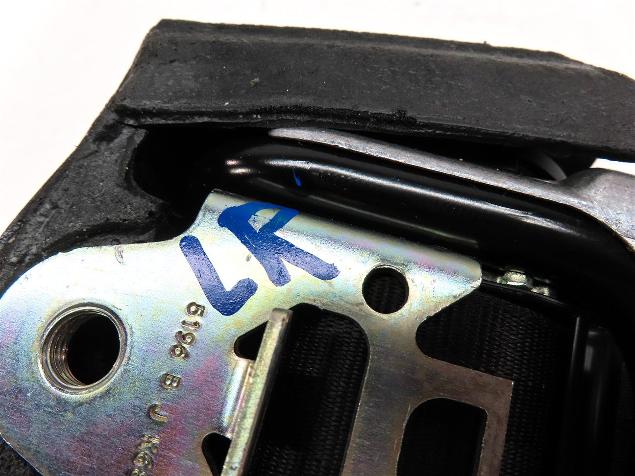Thumbnail 5: 2014 AUDI Q5 (B8 8R) REAR LEFT SEAT BELT SEATBELT RETRACTOR (BLACK)