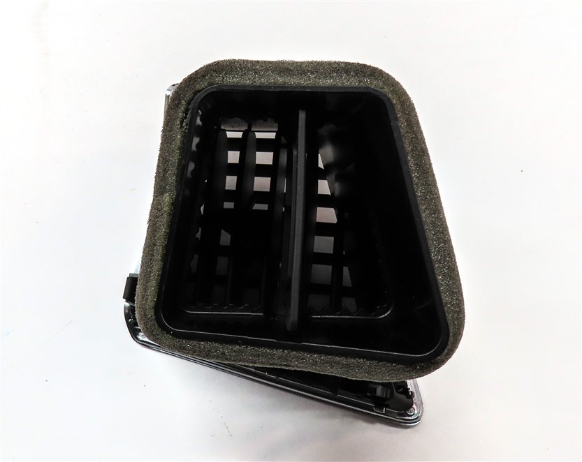 Thumbnail 4: 2014 AUDI Q5 (B8 8R) FRONT LEFT DRIVER DASH HEAT AIR AC HVAC VENT (BLACK)