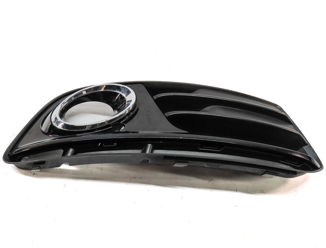 Thumbnail 4: 13-16 AUDI Q5 (B8 8R) RIGHT FRONT PASSENGER FOGLIGHT LIGHT GRILLE TRIM (BLACK)