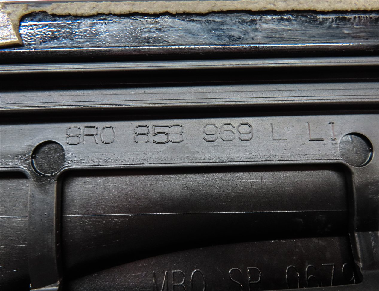 Thumbnail 6: 2014 AUDI Q5 (B8 8R) REAR LEFT EXTERIOR LOWER DOOR TRIM MOULDING (BLACK)