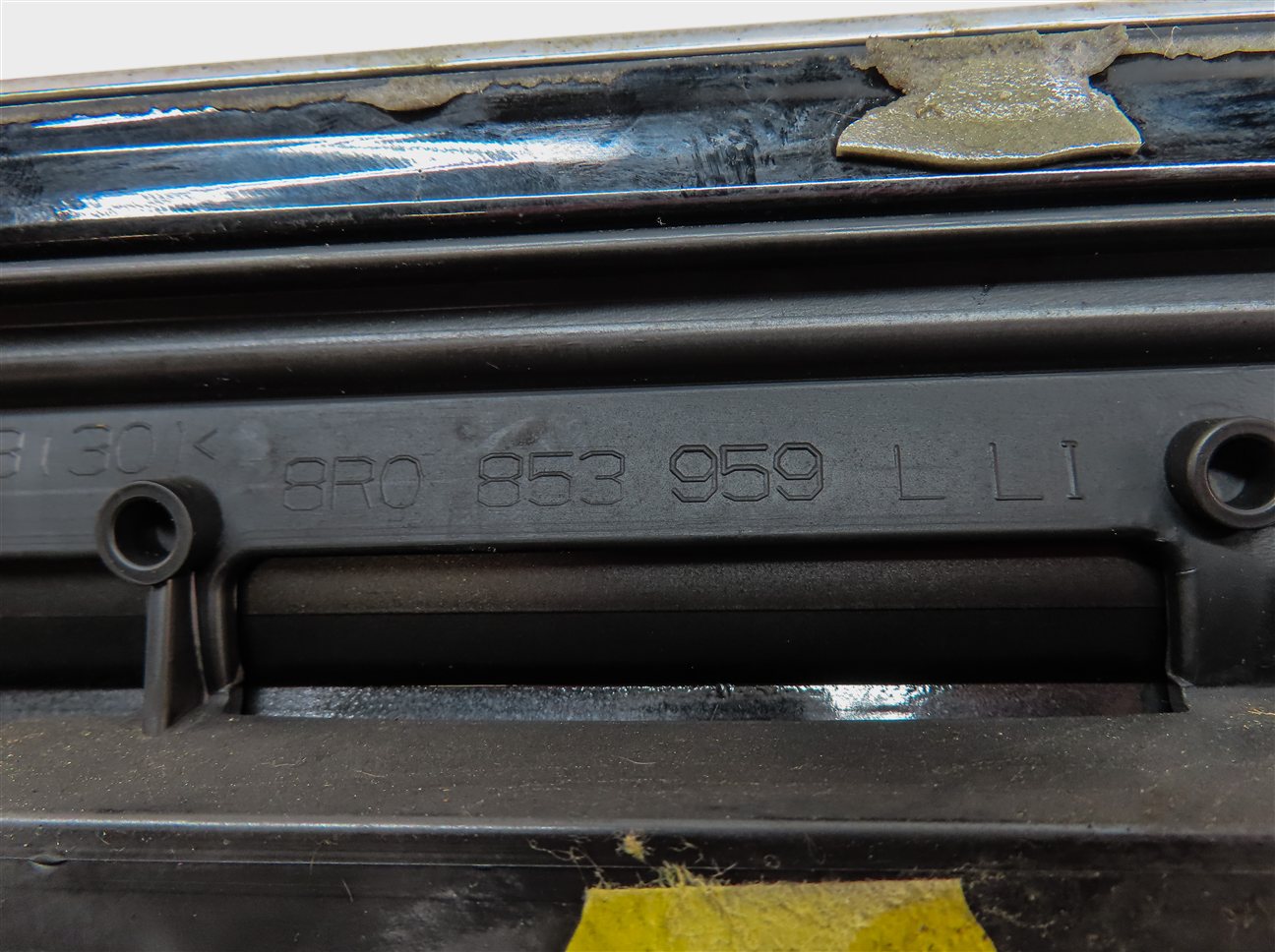 Thumbnail 6: 2014 AUDI Q5 (B8 8R) FRONT LEFT DRIVER EXTERIOR LOWER DOOR TRIM MOULDING (BLACK)