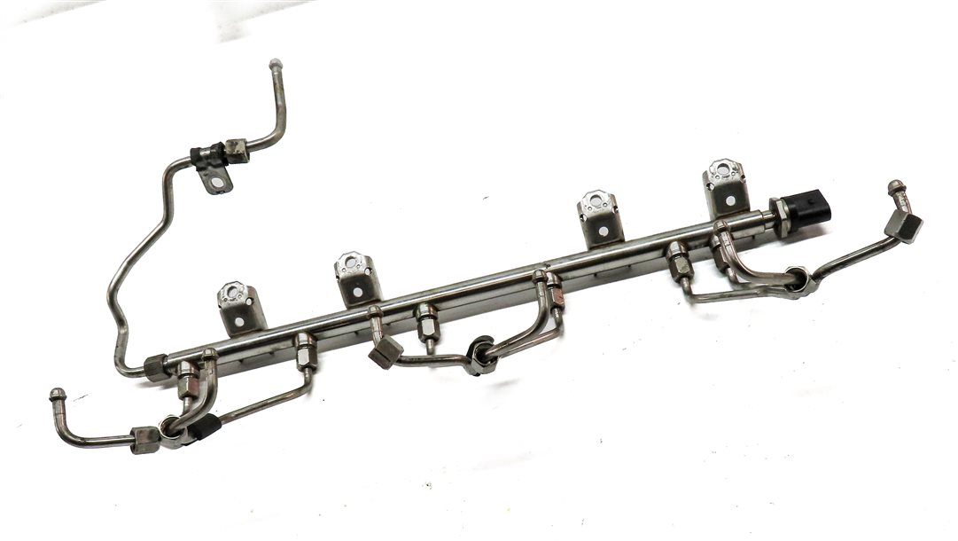 Thumbnail 3: 11 BMW 535XiGT (F07) 3.0T (N55) ENGINE MOTOR FUEL RAIL w/ LINES PRESSURE SENSOR