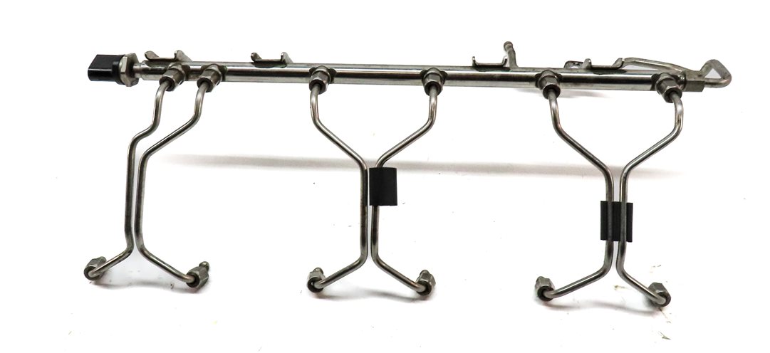 Thumbnail 5: 11 BMW 535XiGT (F07) 3.0T (N55) ENGINE MOTOR FUEL RAIL w/ LINES PRESSURE SENSOR