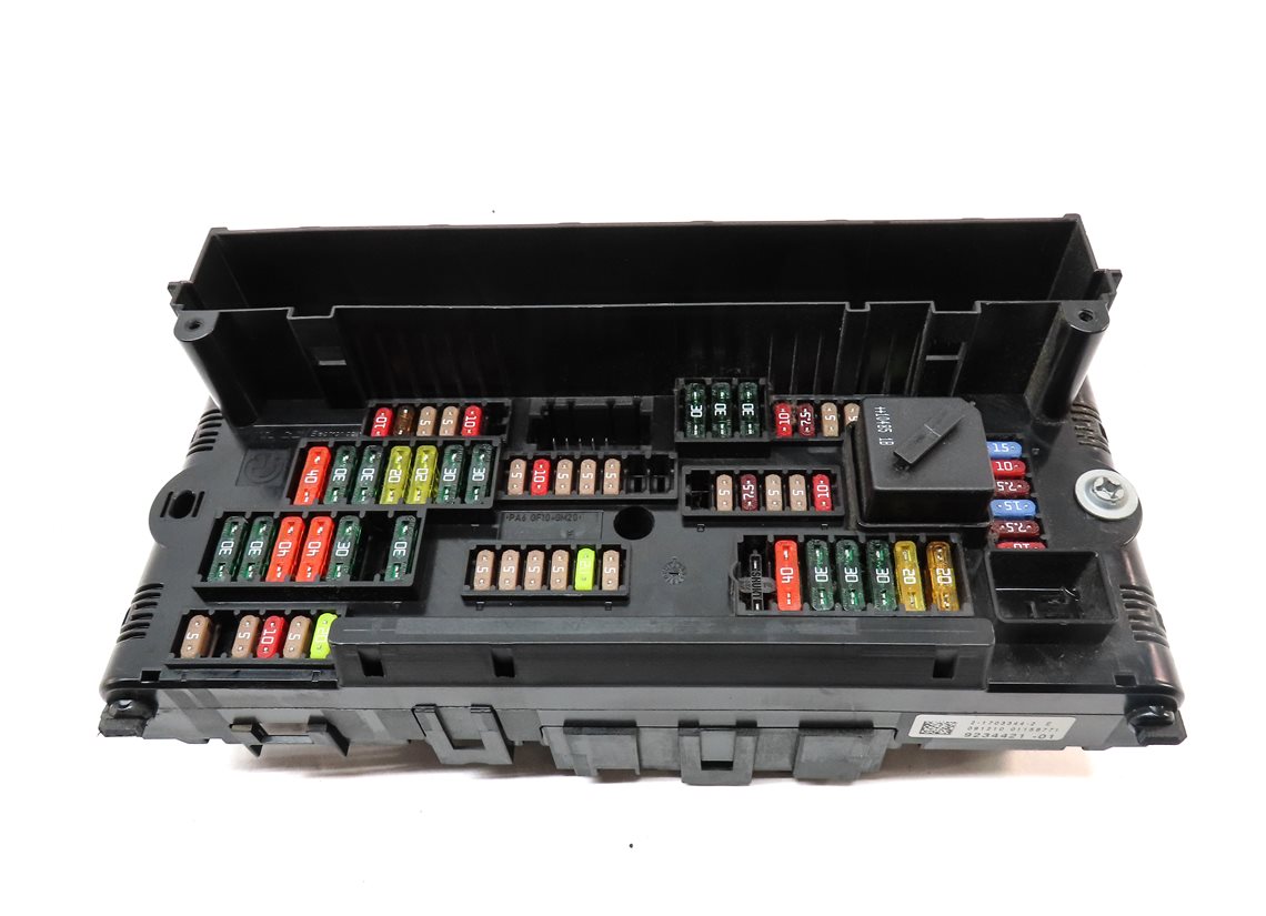 Thumbnail 2: 2011 BMW 535XiGT (F07) 3.0T (N55) ENGINE FRONT POWER DISTRIBUTION FUSE RELAY BOX