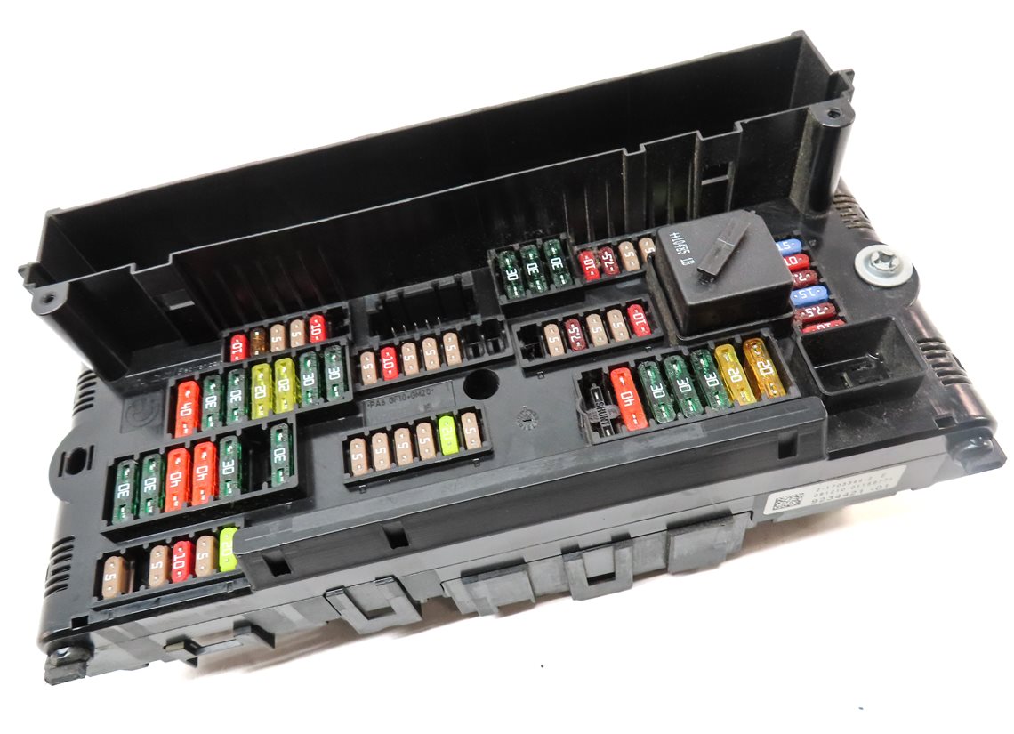 Thumbnail 3: 2011 BMW 535XiGT (F07) 3.0T (N55) ENGINE FRONT POWER DISTRIBUTION FUSE RELAY BOX