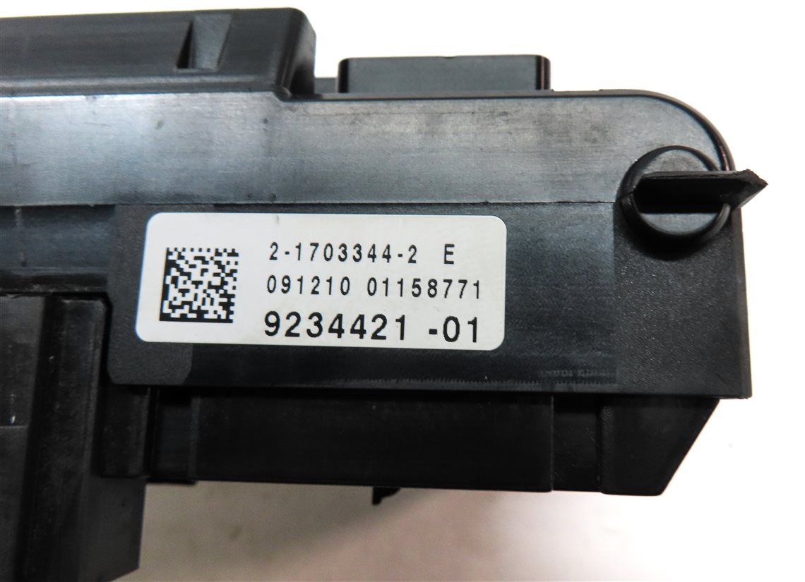Thumbnail 5: 2011 BMW 535XiGT (F07) 3.0T (N55) ENGINE FRONT POWER DISTRIBUTION FUSE RELAY BOX