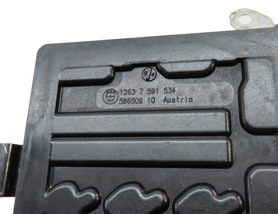 Thumbnail 5: 2011 BMW 535XiGT (F07) 3.0T (N55) ENGINE INTEGRATED POWER SUPPLY CONTROL MODULE