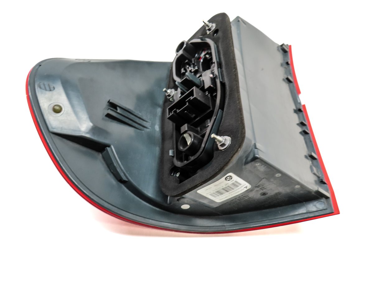 Thumbnail 5: 2011-2013 BMW X5 X5M (E70) RIGHT PASSENGER REAR OUTER TAILLIGHT BRAKE LIGHT LAMP