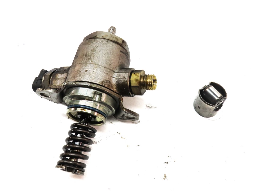 Thumbnail 1: 13-17 AUDI A4 A5 A6 Q5 TT (B8 C7 8K 8T 8R MK3) 2.0L ENGINE MECHANICAL FUEL PUMP