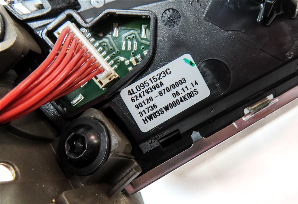 Thumbnail 6: 15 AUDI Q5 PREMIUM+ B8 8R STEERING WHEEL MEDIA OPTION SWITCH BUTTON SET/2 w/TRIM