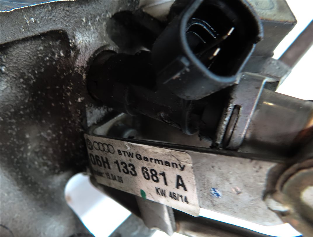 Thumbnail 7: 2014-2017 AUDI A4 A5 Q5 (B8 8K 8R 8T) 2.0L TURBO ENGINE LOWER INTAKE MANIFOLD