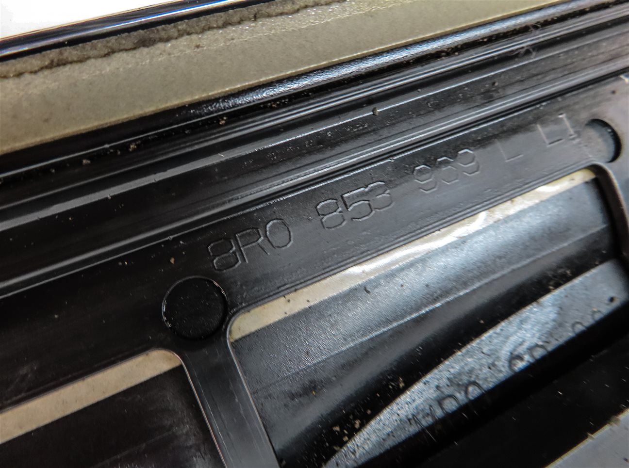 Thumbnail 6: 09-17 AUDI Q5 SQ5 B8 8R REAR LEFT LOWER EXTERIOR DOOR TRIM MOULDING (BLACK)