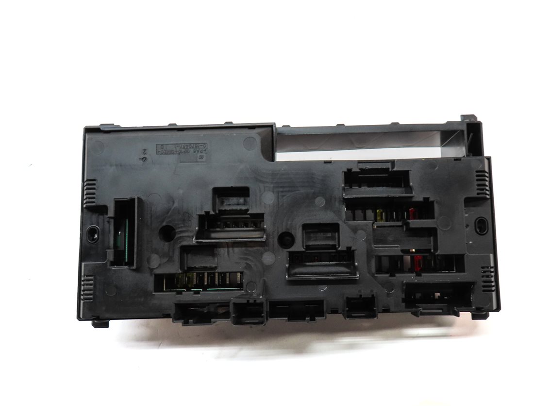 Thumbnail 4: 2014 BMW X3 (F25) FRONT POWER DISTRIBUTION FUSE BOX BCM BODY MODULE HOUSING