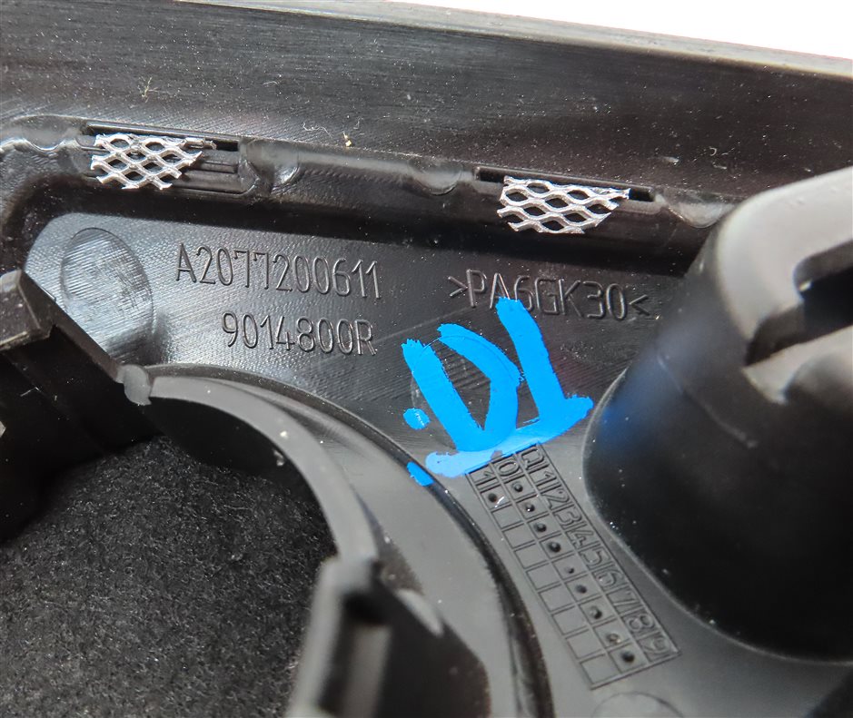 Thumbnail 6: 2014 MERCEDES E350 COUPE (C207) RIGHT DOOR HARMAN KARDON TWEETER SPEAKER GRILLE