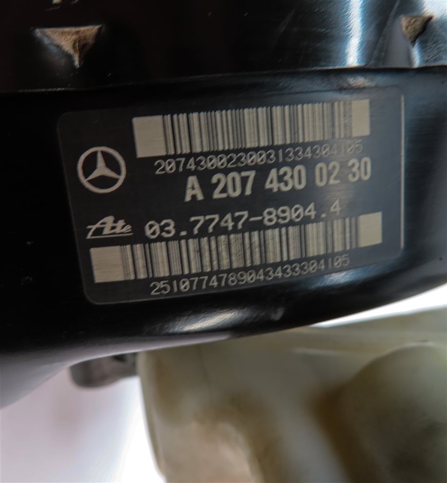 Thumbnail 7: 2014 MERCEDES E350 COUPE (C207) POWER BRAKE BOOSTER w/ MASTER CYLINDER RESERVOIR
