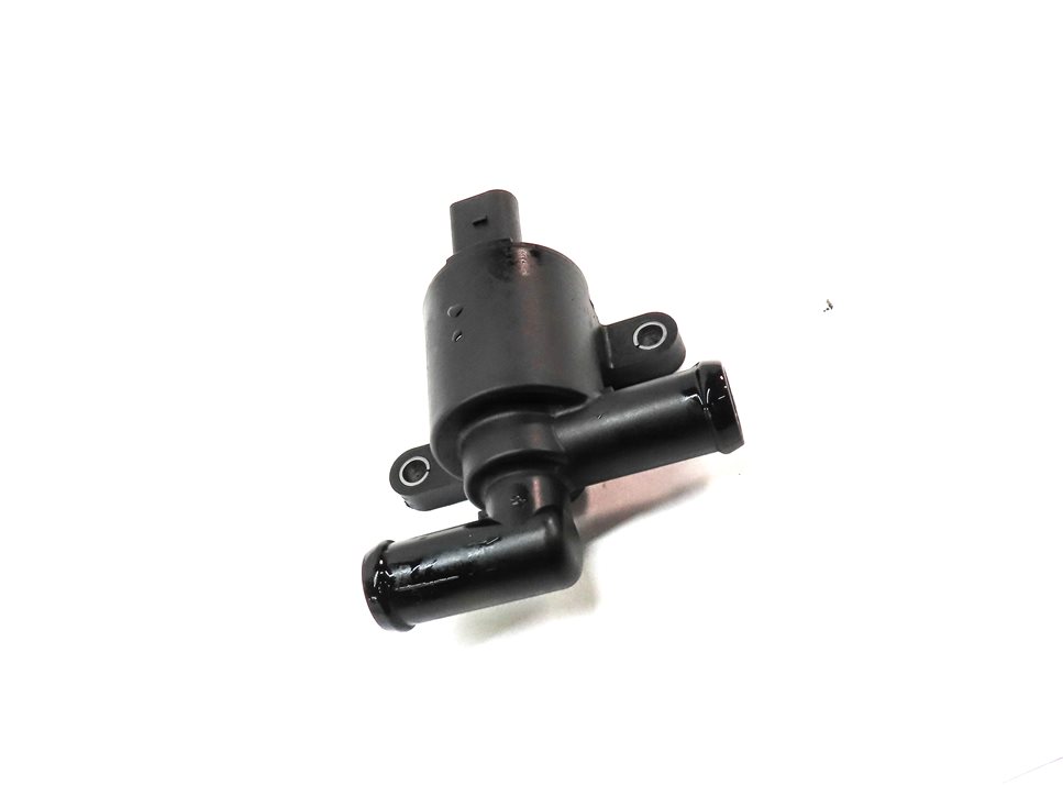 Thumbnail 3: 2018 AUDI Q3 (8U) 2.0T (CCTA) ENGINE WATER HEATER CONTROL VALVE