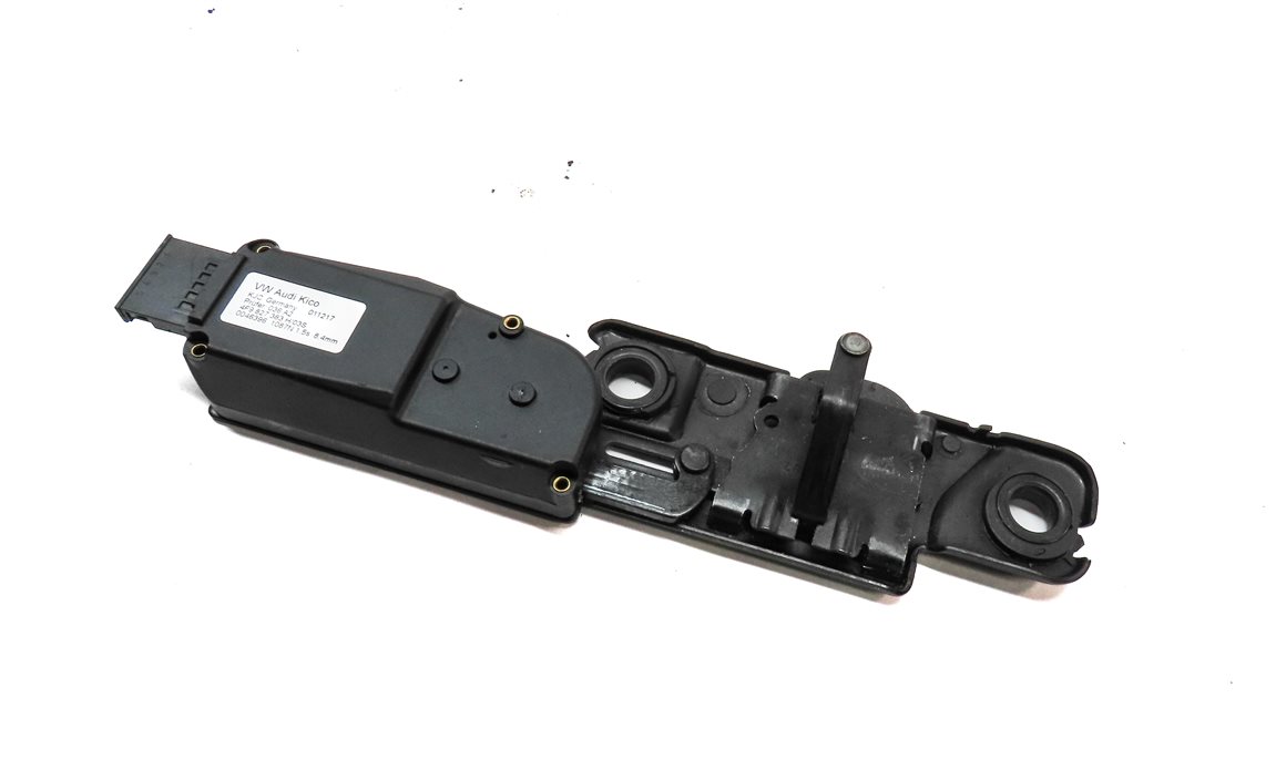 Thumbnail 3: 2018 AUDI Q3 (8U) REAR HATCH TAILGATE TRUNK LATCH STRIKER PLATE & ACTUATOR