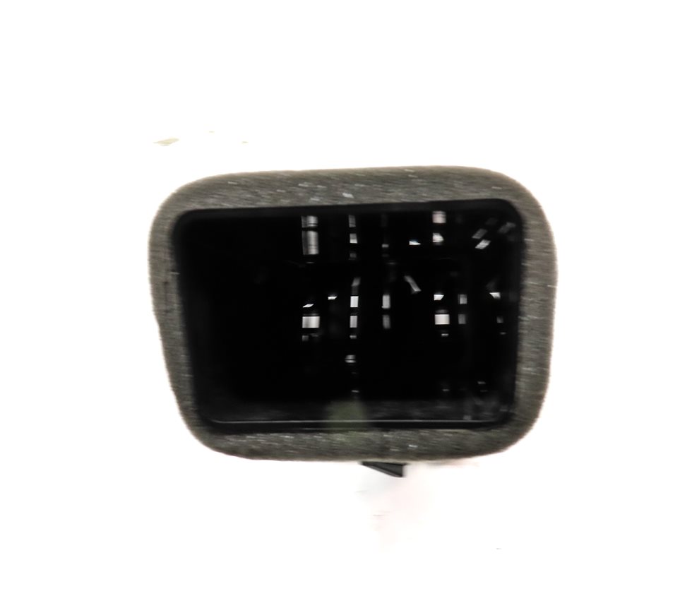 Thumbnail 4: 2018 AUDI Q3 (8U) REAR CENTER CONSOLE HVAC A/C HEATER AIR VENT (BLACK)