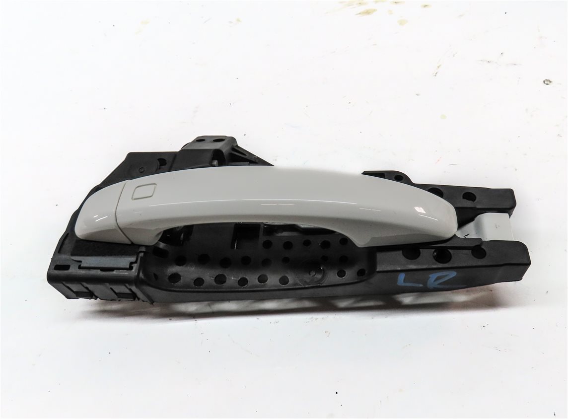 Thumbnail 2: 2015-2018 AUDI Q3 (8U) LEFT REAR EXTERIOR DOOR HANDLE (White)