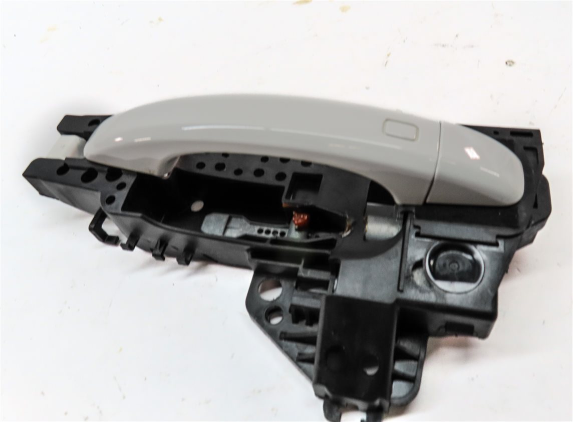 Thumbnail 4: 2015-2018 AUDI Q3 (8U) LEFT REAR EXTERIOR DOOR HANDLE (White)