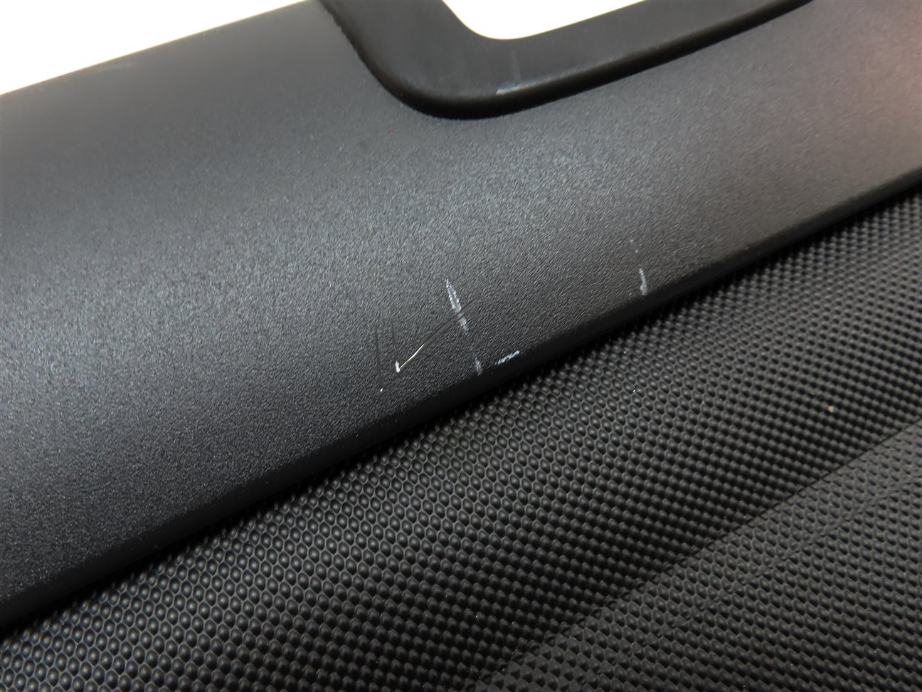 Thumbnail 9: 2016-2018 AUDI Q3 (8U) REAR HATCH TRUNK RETRACTABLE PRIVACY CARGO COVER (Black)