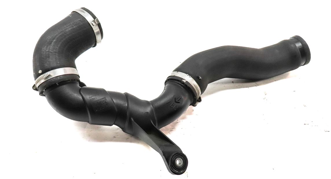 Thumbnail 5: 2018 AUDI Q3 (8U) 2.0L (CCTA) TURBO ENGINE INTERCOOLER BOOST PIPE ASSEMBLY