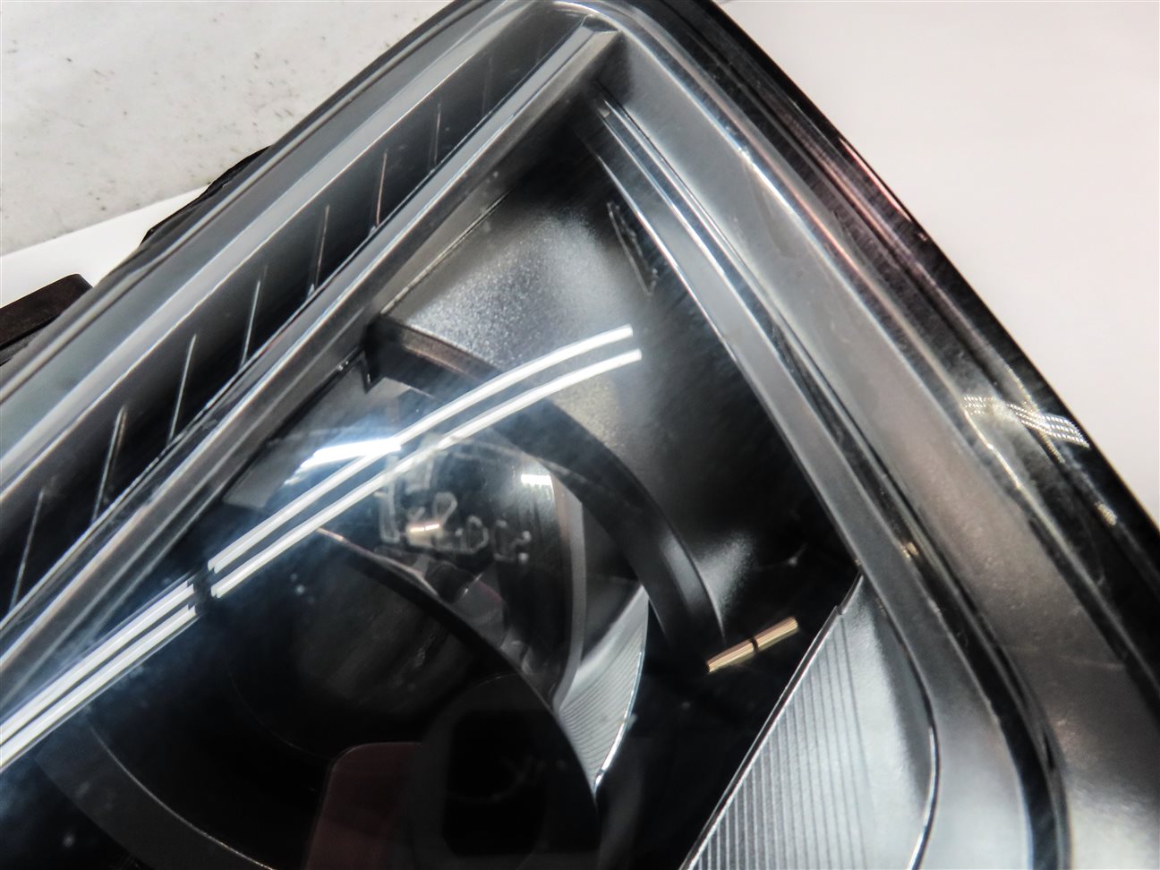 Thumbnail 9: 16-18 AUDI Q3 (8U) LEFT DRIVER XENON HID SELF ADJUST HEADLIGHT HEAD LIGHT LAMP