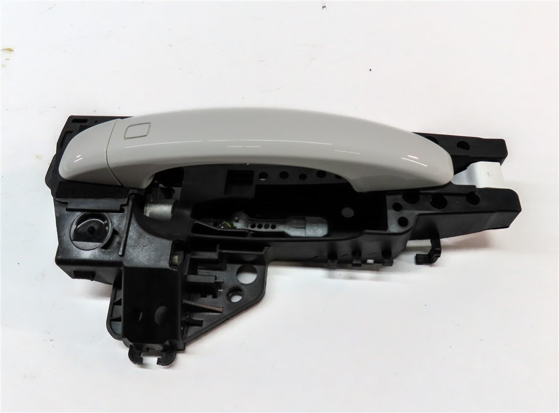Thumbnail 4: 2015-2018 AUDI Q3 (8U) REAR RIGHT EXTERIOR DOOR HANDLE (White)