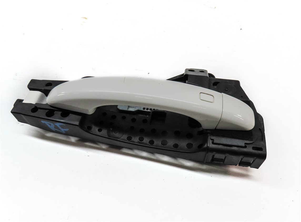 2015-2018 AUDI Q3 (8U) RIGHT FRONT PASSENGER DOOR HANDLE (White)