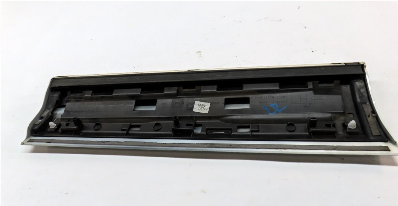 Thumbnail 5: 16-18 AUDI Q3 8U REAR LEFT LOWER DOOR TRIM MOULDING (White)