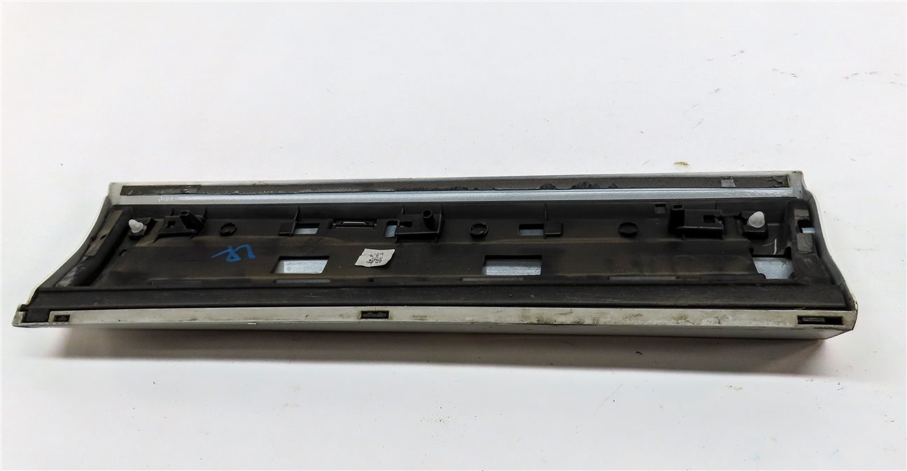 Thumbnail 6: 16-18 AUDI Q3 8U REAR LEFT LOWER DOOR TRIM MOULDING (White)