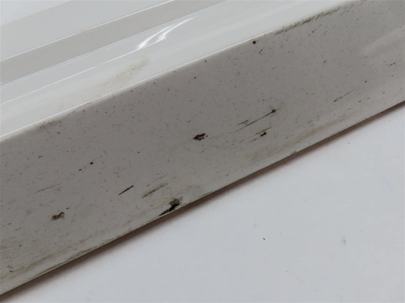 Thumbnail 8: 16-18 AUDI Q3 8U REAR LEFT LOWER DOOR TRIM MOULDING (White)