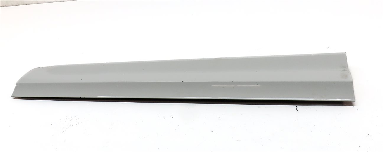 Thumbnail 2: 16-18 AUDI Q3 8U FRONT RIGHT PASSENGER LOWER DOOR TRIM MOULDING (White)