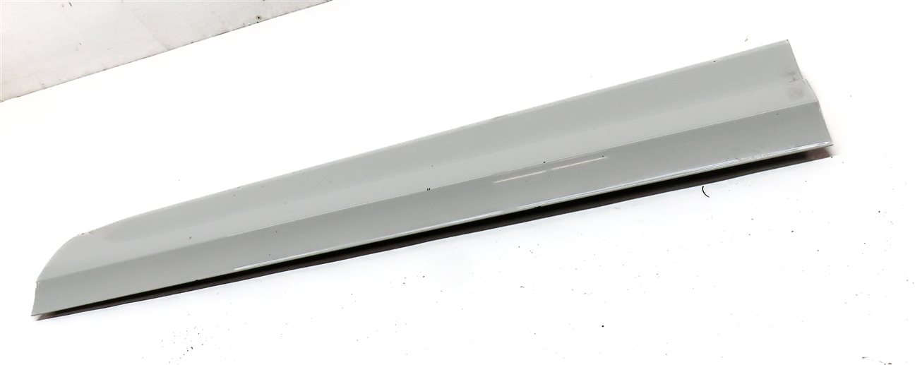 Thumbnail 3: 16-18 AUDI Q3 8U FRONT RIGHT PASSENGER LOWER DOOR TRIM MOULDING (White)