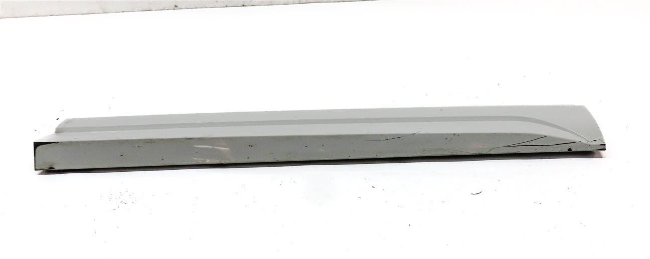 Thumbnail 4: 16-18 AUDI Q3 8U FRONT RIGHT PASSENGER LOWER DOOR TRIM MOULDING (White)